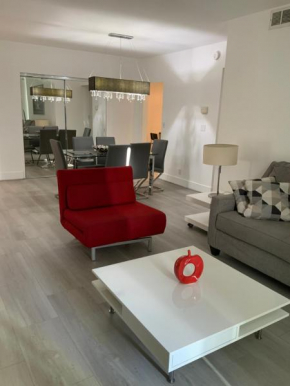 Modern Beach Apartment by Miami Te Espera - HOLLYWOOD 6T